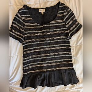 Beautiful women's top or teens Size S Textured Chevron